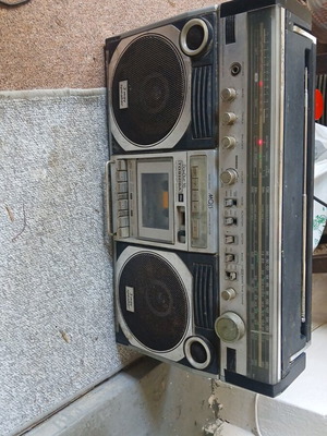 Toshiba BomBeat 16 RT-8890S винтидж бумбокс употребяван за ремонт или части