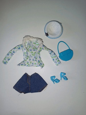 Barbie blue summer clothes and accessories set like new