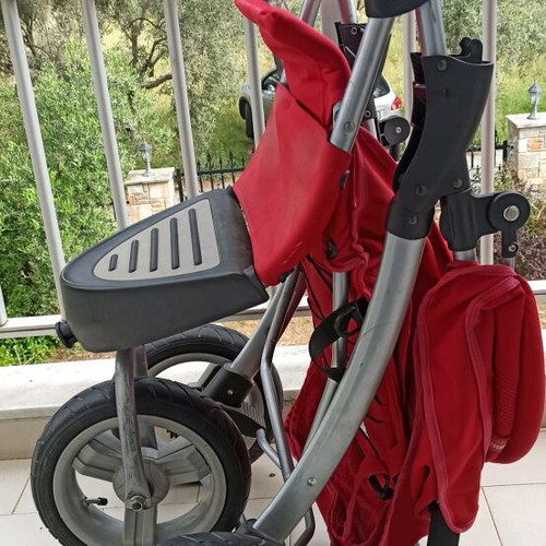Baby stroller like new with safety belts and canopy