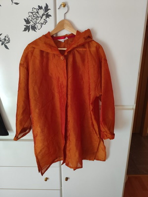 Shirt-type hooded outerwear like new, red orange chameleon, size L