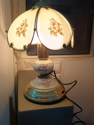 Table lamp like new with touch light intensity control