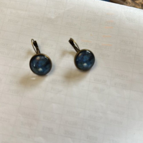Bronze earrings new with blue stone classic