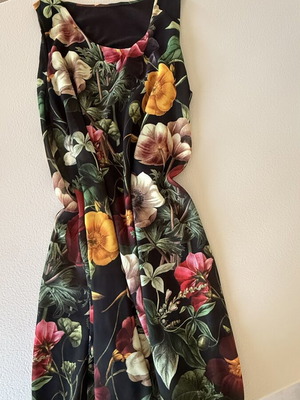 Floral Mini Dress like new, sizes XS/S with belt loops