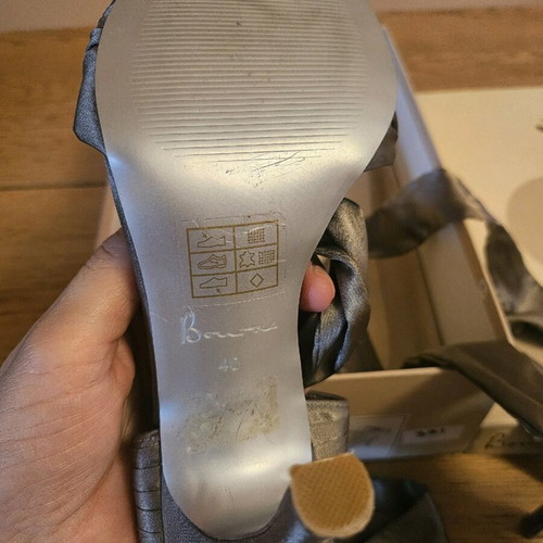 Bourne Taupe sandals new, size 40, gray beige