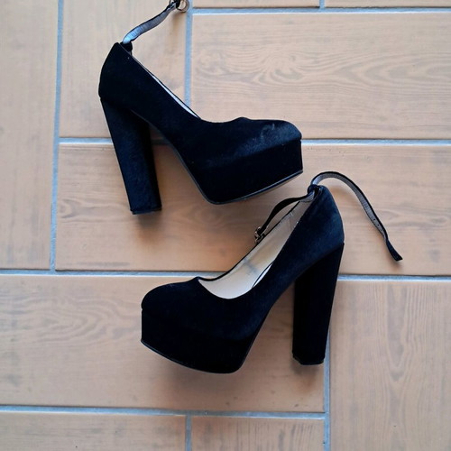 Suede pumps with strap and platform new size 39 black