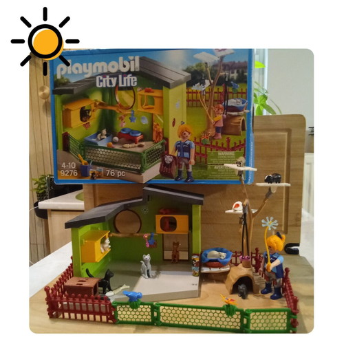 Playmobil 9276 Cat Shelter with Box and Extra Animals