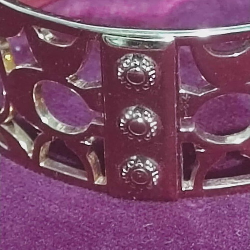 Coach bracelet like new, metal in gold color
