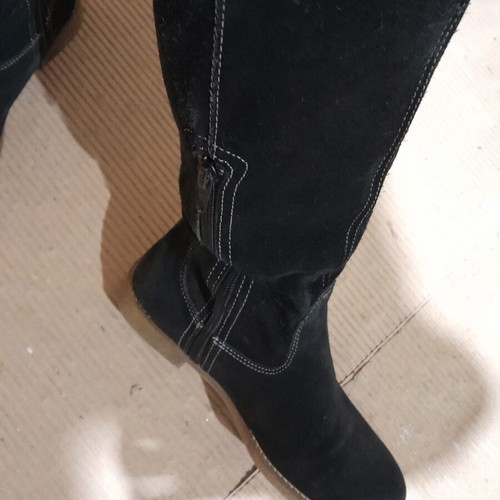 Black suede boots tall like new, size 38