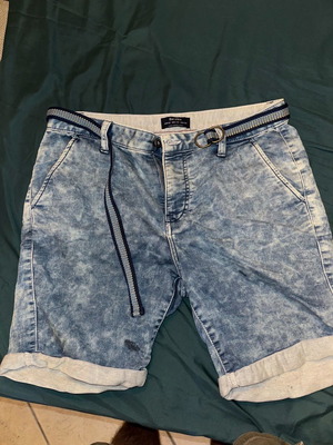 Denim shorts like new with belt, size M