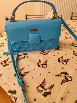 Чанта за носене през рамо Doca нова, тюркоазена