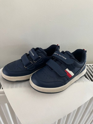Παιδικό μπλε μποτάκι Tommy Hilfiger νούμερο 27, σαν καινούριο