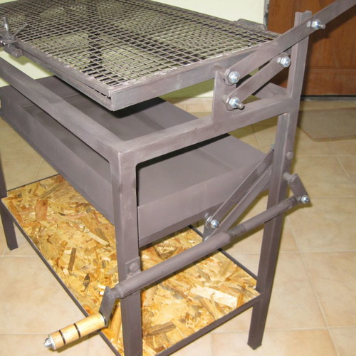 Rotating Charcoal Grill with Double Grate and Height Adjustment