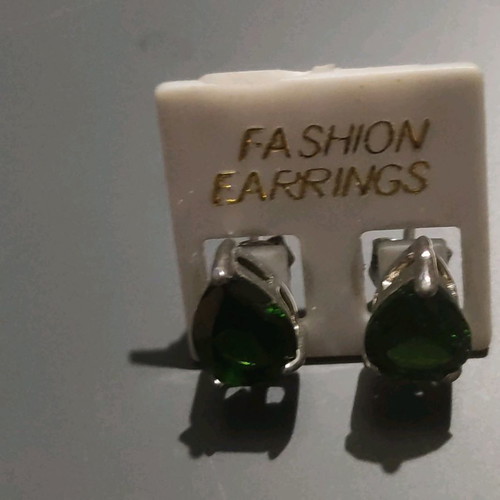 Fashion earrings green teardrop new