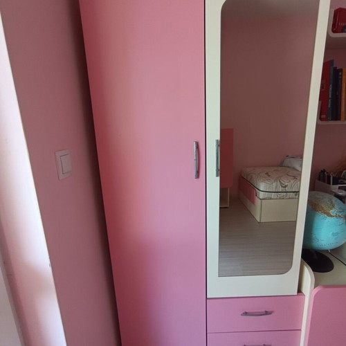 Children's bedroom furniture set like new, girl