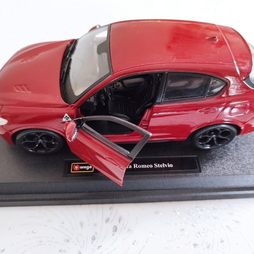 Alfa Romeo Stelvio 1:24 miniature car new without box