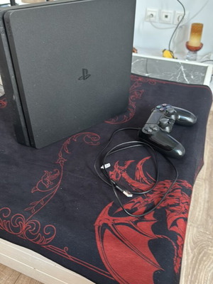 PlayStation 4 Slim console used, 1TB, 1 controller with charging cable