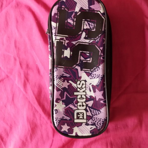Deoks pencil case like new