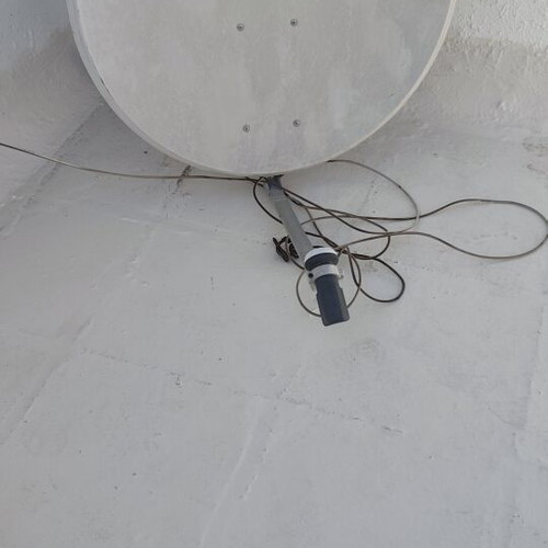 Satellite dish and LNB used with mounting base