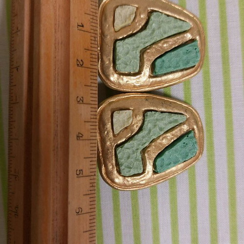 Vintage Faux Bijoux Clip Earrings like new, gold and green