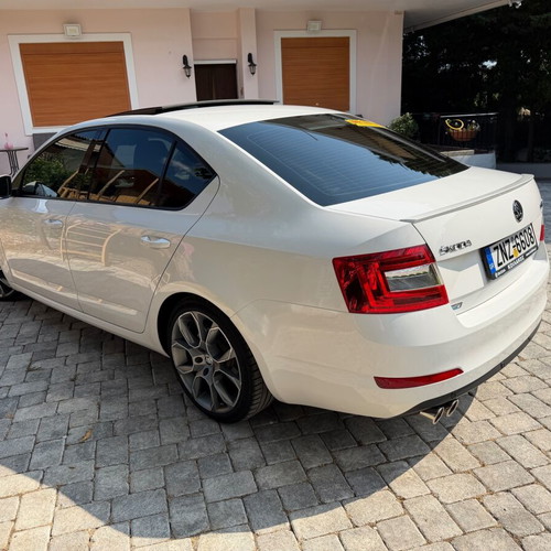 Skoda Octavia diesel DSG with panoramic roof, like new