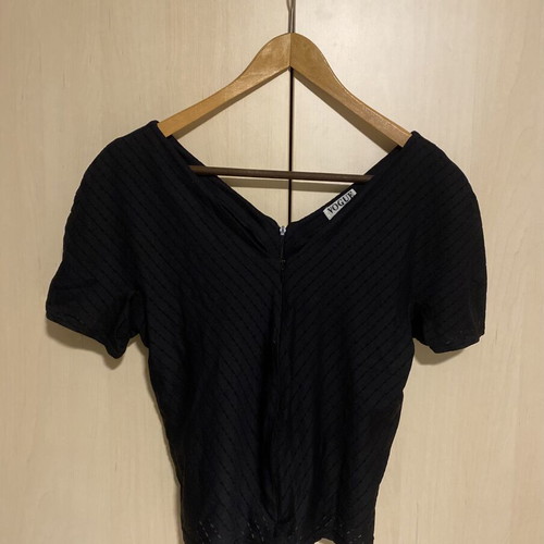 Vogue black elastic blouse with V-neck and zipper