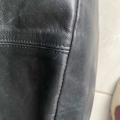 Kem women's leather shoulder bag like new, black