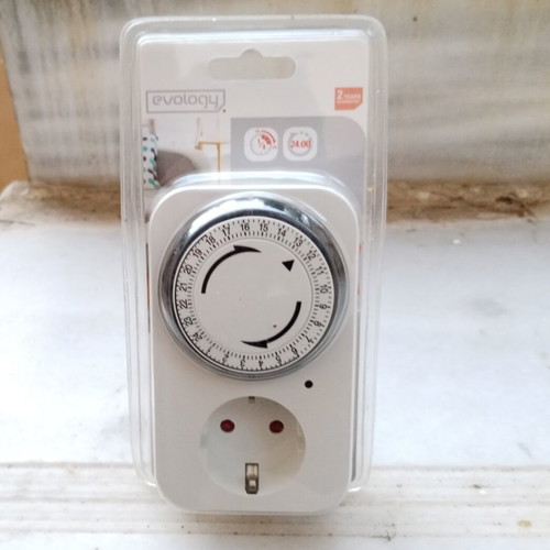Evology Mechanical Timer new, daily programming per 15 minutes