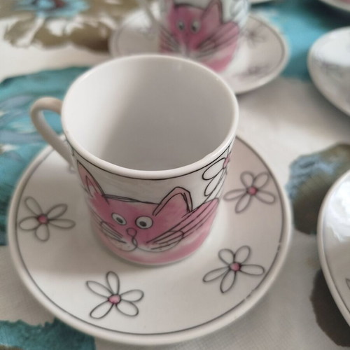 Serving set of 6 cups and saucers like new