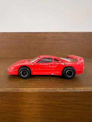 Играчка кола Majorette Ferrari F40 употребявана, от 80-те