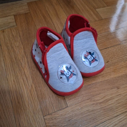 Children's winter slippers size 22 used in excellent condition