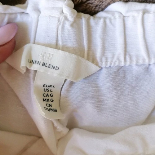 White H&M Bermuda shorts like new, size L