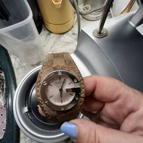 Gucci watch like new authentic