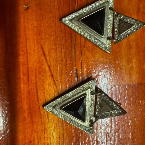 Triangular earrings used