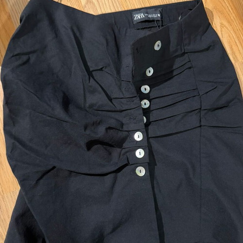 Zara mini skirt new with high waist and mother-of-pearl buttons black