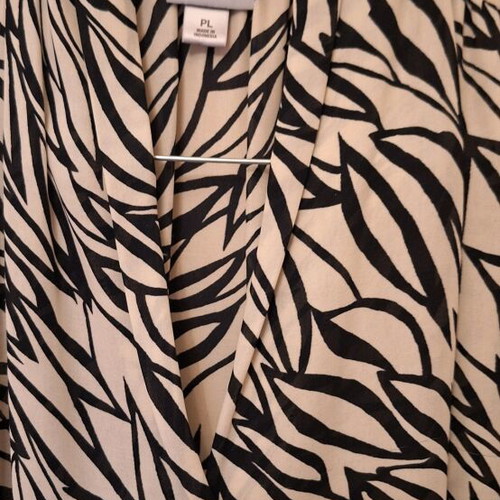 Women's sleeveless shirt like new, black and beige