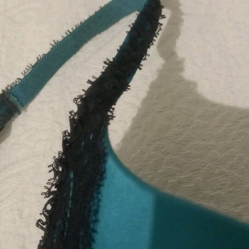 Yamamay satin texture bra emerald 65B like new