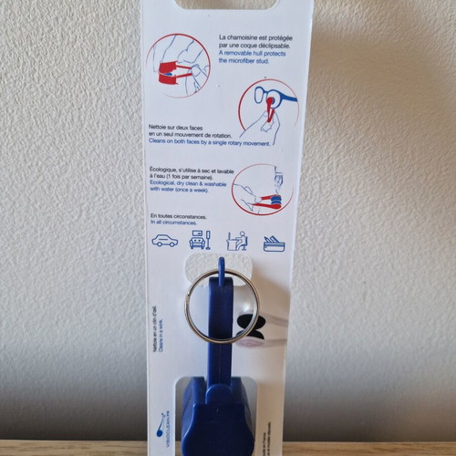 2-in-1 glasses cleaner with microfiber, blue