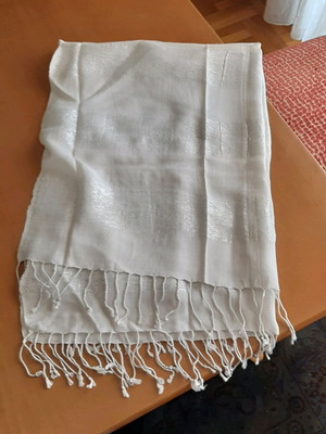 Pashmina scarf like new light gray with silver threads