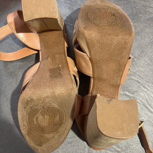 Wrangler suede sandals size 39 beige like new