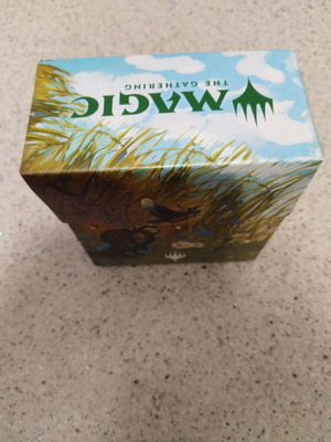 Magic the gathering кутия за съхранение на карти с зар като нова