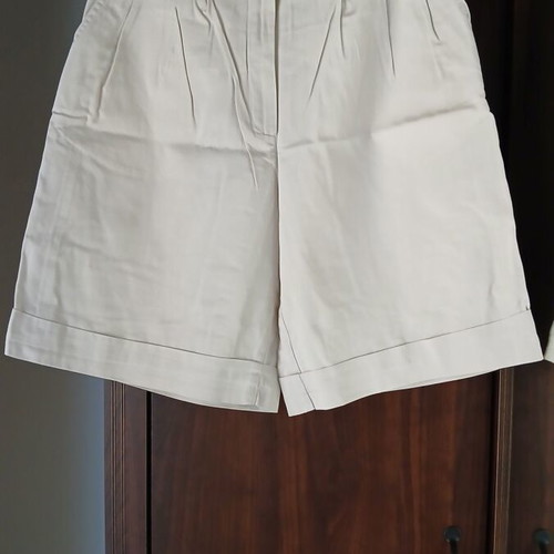Women's bermuda shorts like new, size 38, 100% cotton, sugar color