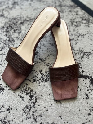 Ingiliz πέδιλα με τακούνι σαν καινούργια, μέγεθος 38