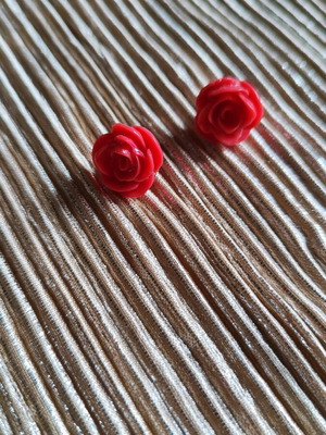 Rose stud earrings like new, pink