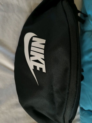 Τσαντάκι μέσης Nike σαν καινούργιο, μαύρο