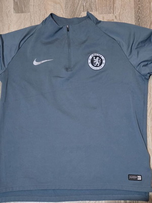 Chelsea Nike top like new, size L