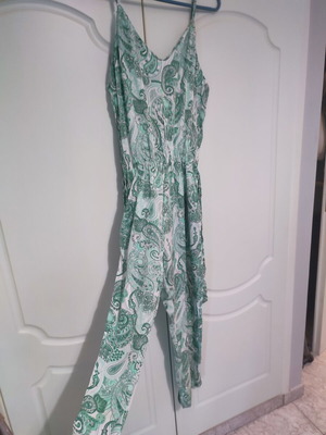 Jumpsuit like new, size Large, white and green