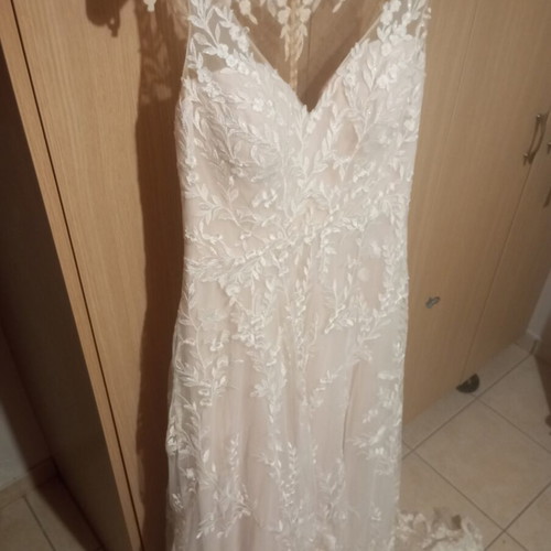 Pronovias wedding dress like new, size large, beige