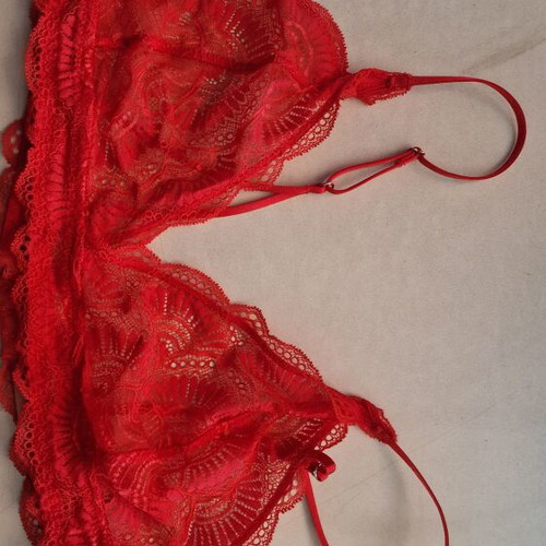 Bralette Understatement red lace size XXL like new