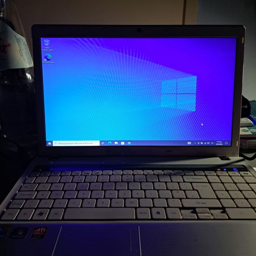 Packard Bell M330 i3 laptop like new with Windows 10 and 15.4" screen