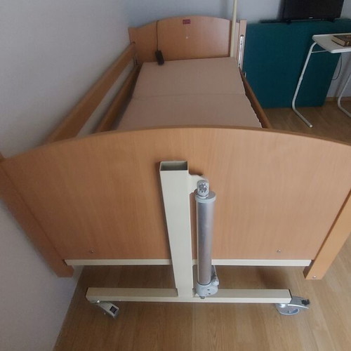 Taurus Bariatrik electric hospital bed like new